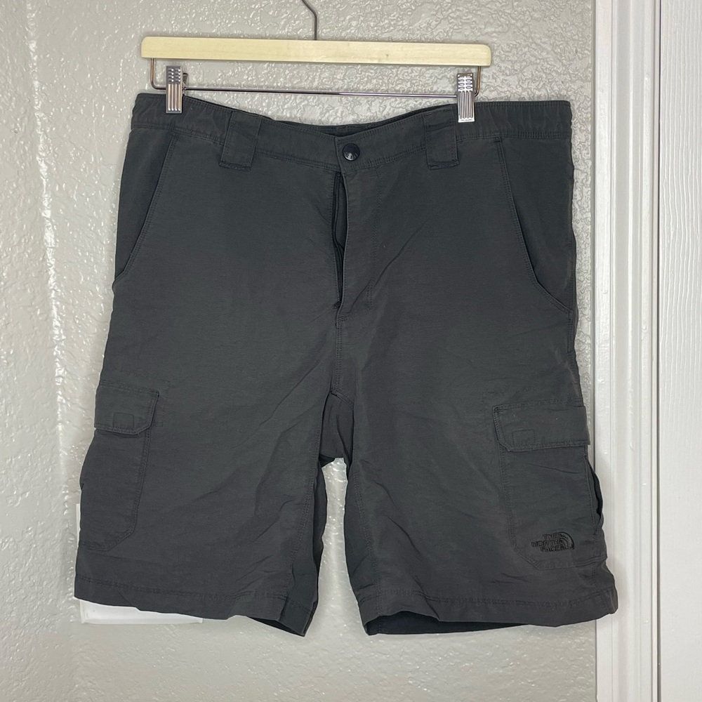 The North Face Men’s Gray Cargo Shorts Size M Outdoor Camping Hiking Classic